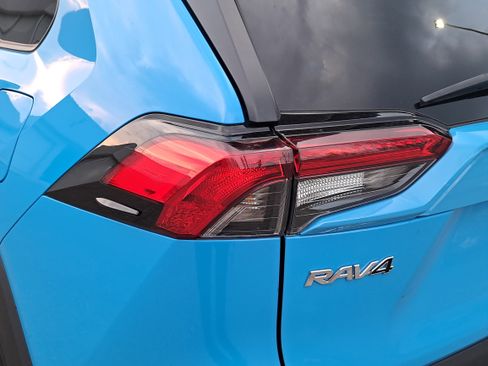 Used 2020 Toyota RAV4 LE image 32