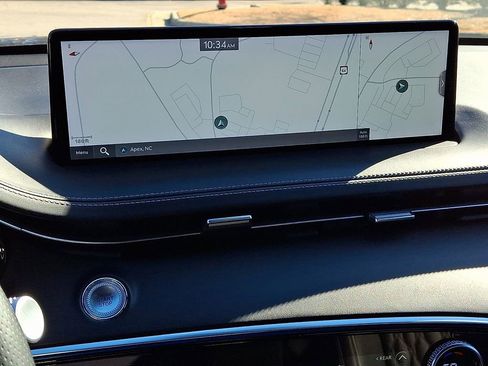 Used 2022 Genesis GV70 3.5T Sport w/ Sport Advanced Package image 18