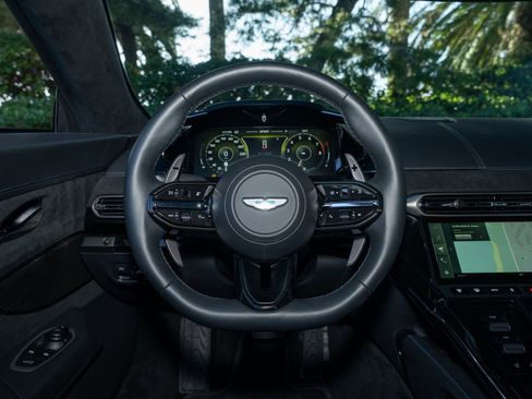 Used 2025 Aston Martin V8 Vantage Coupe image 20