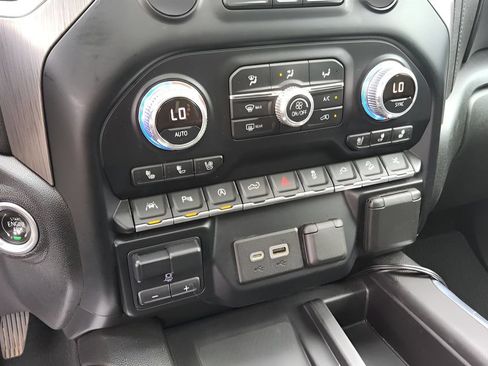 Used 2019 GMC Sierra 1500 Denali w/ Denali Ultimate Package AWD/4WD image 16