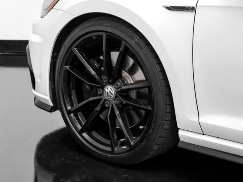 Used 2019 Volkswagen Golf R 4-Door image 48