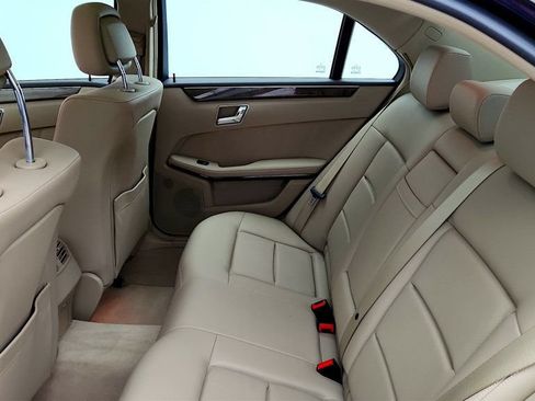 Used 2010 Mercedes-Benz E 350 4MATIC Sedan image 21