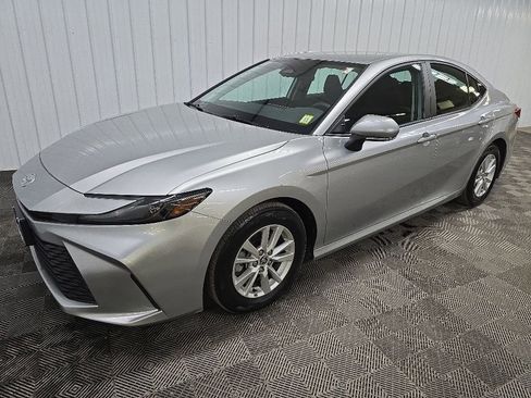 Used 2025 Toyota Camry LE FWD image 8