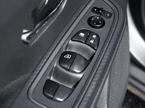 Used 2021 Nissan Versa SV image 15