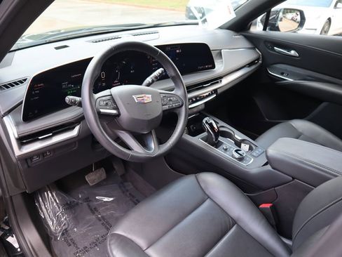 Used 2025 Cadillac XT4 Premium Luxury image 8