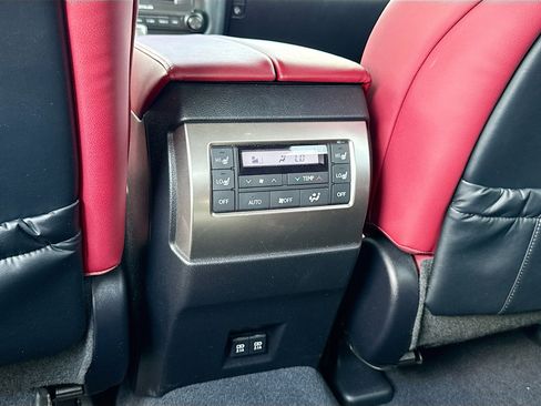 Used 2023 Lexus GX 460 Premium w/ Accessory Package AWD/4WD image 19