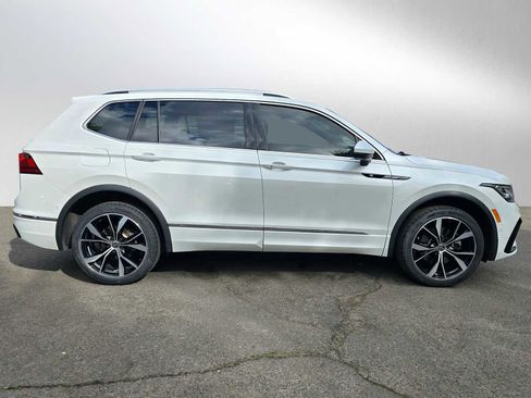 Used 2023 Volkswagen Tiguan SEL R-Line image 2