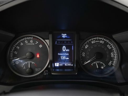 Used 2017 Toyota Tacoma TRD Sport w/ Tow Package (A/T) image 23