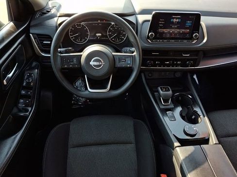 Used 2024 Nissan Rogue SV image 11