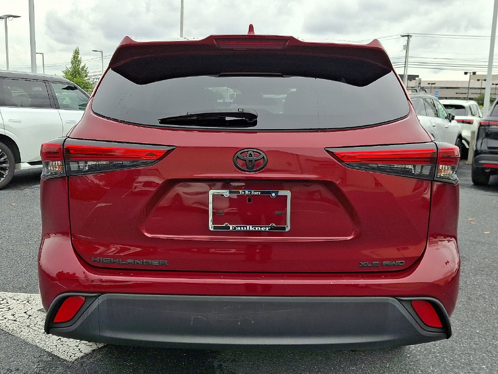 Used 2021 Toyota Highlander XLE AWD/4WD image 5