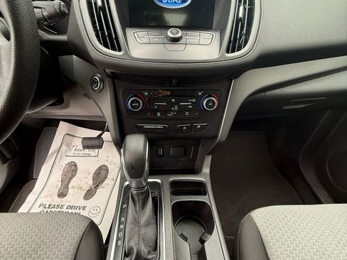 Used 2019 Ford Escape SE image 16
