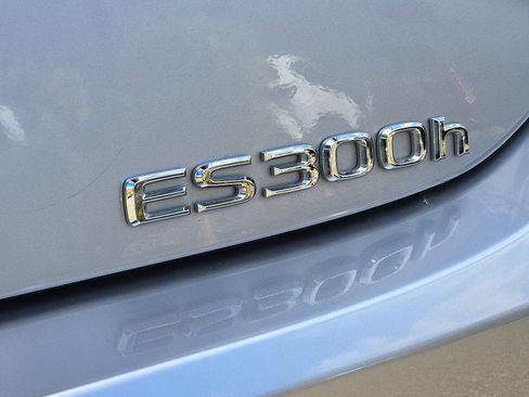 Certified 2023 Lexus ES 300h w/ Luxury Package image 31