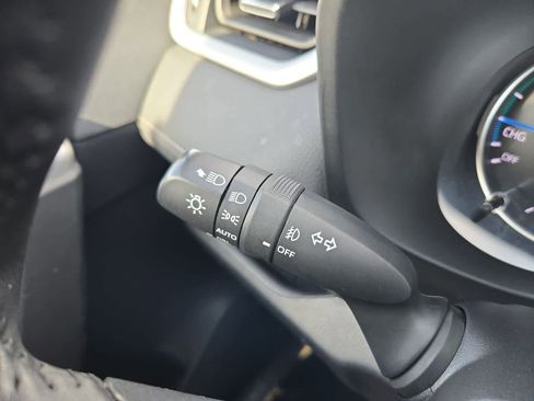 Used 2021 Toyota RAV4 XLE Premium image 28