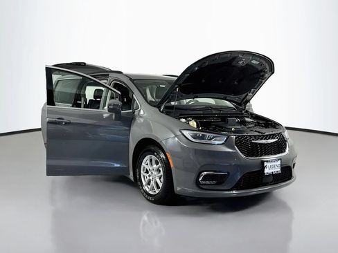 Used 2022 Chrysler Pacifica Touring-L FWD image 23