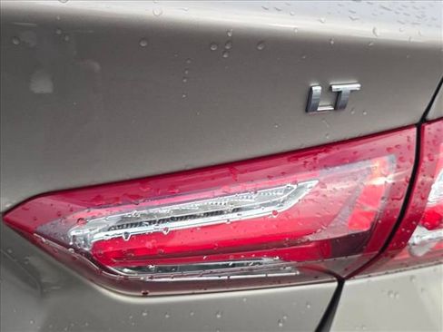 Used 2022 Chevrolet Malibu LT FWD image 31