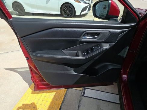 Used 2025 Nissan Rogue SV w/ SV Premium Package image 11