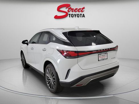 Used 2023 Lexus RX 350 w/ Luxury Package image 2