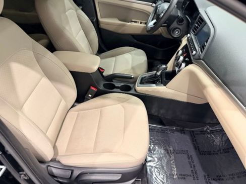 Used 2019 Hyundai Elantra SEL FWD image 19