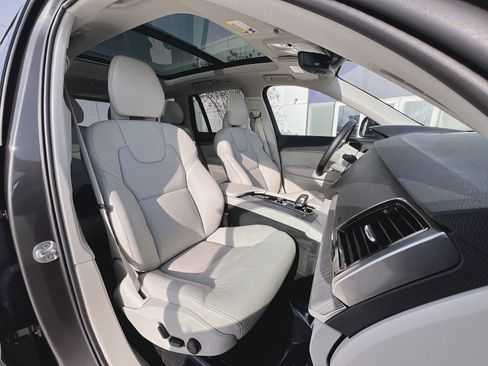 Used 2024 Volvo XC90 B6 Plus w/ Protection Package image 27