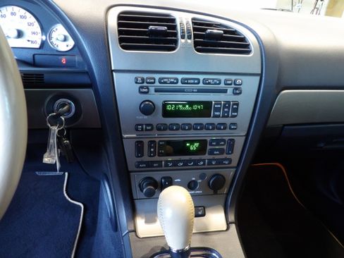 Used 2005 Ford Thunderbird image 12