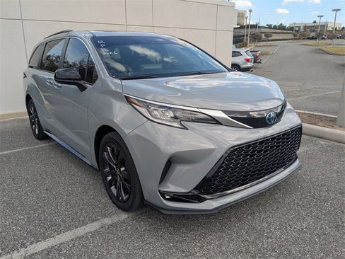 Certified 2023 Toyota Sienna XSE image 1