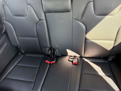 Used 2024 Kia Telluride EX w/ EX Captain's Chair Package image 16