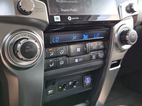 Used 2022 Toyota 4Runner Limited AWD/4WD image 22