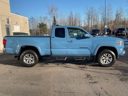 Used 2019 Toyota Tacoma 4x4 Access Cab image 4