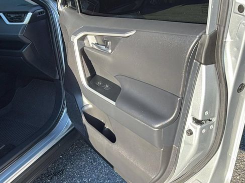 Used 2025 Toyota RAV4 XLE FWD image 17