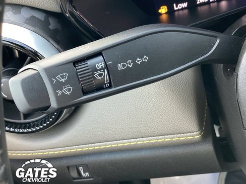Used 2025 Chevrolet Colorado ZR2 w/ Technology Package AWD/4WD image 26