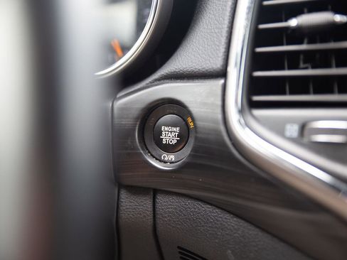 Used 2021 Jeep Grand Cherokee Laredo image 13