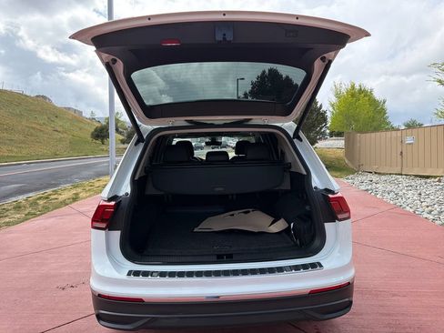 Used 2022 Volkswagen Tiguan SE AWD/4WD image 25