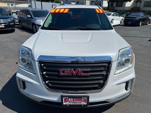 Used 2017 GMC Terrain SLE w/ Convenience Package FWD image 2