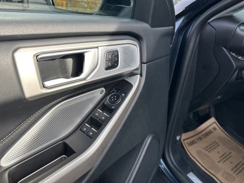Used 2023 Ford Explorer Limited w/ Limited Technology Package image 18
