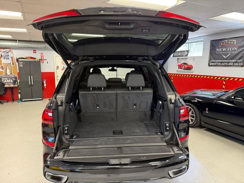 Used 2022 BMW X7 xDrive40i w/ M Sport Package AWD/4WD image 16