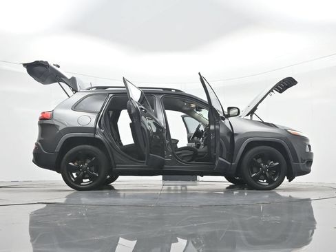 Used 2016 Jeep Cherokee Latitude FWD image 44