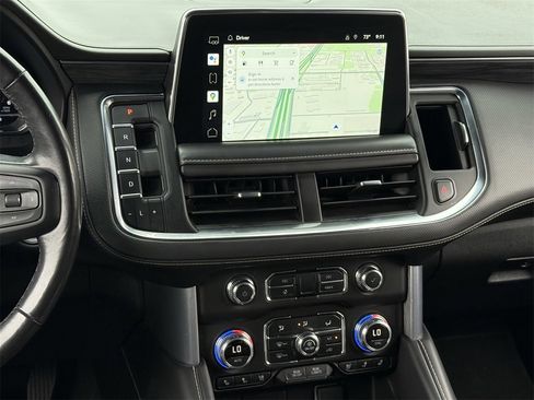 Used 2022 GMC Yukon XL SLT w/ SLT Premium Package image 16