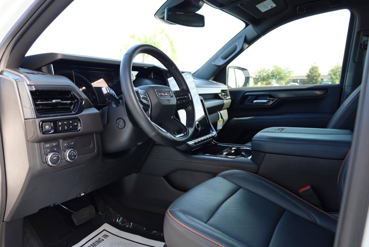 Used 2025 GMC Yukon XL AT4 AWD/4WD image 10
