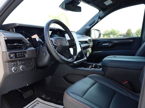 Used 2025 GMC Yukon XL AT4 AWD/4WD image 10