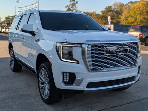 Used 2022 GMC Yukon Denali w/ Advanced Technology Package image 4