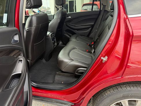 Used 2019 Buick Envision Essence image 12