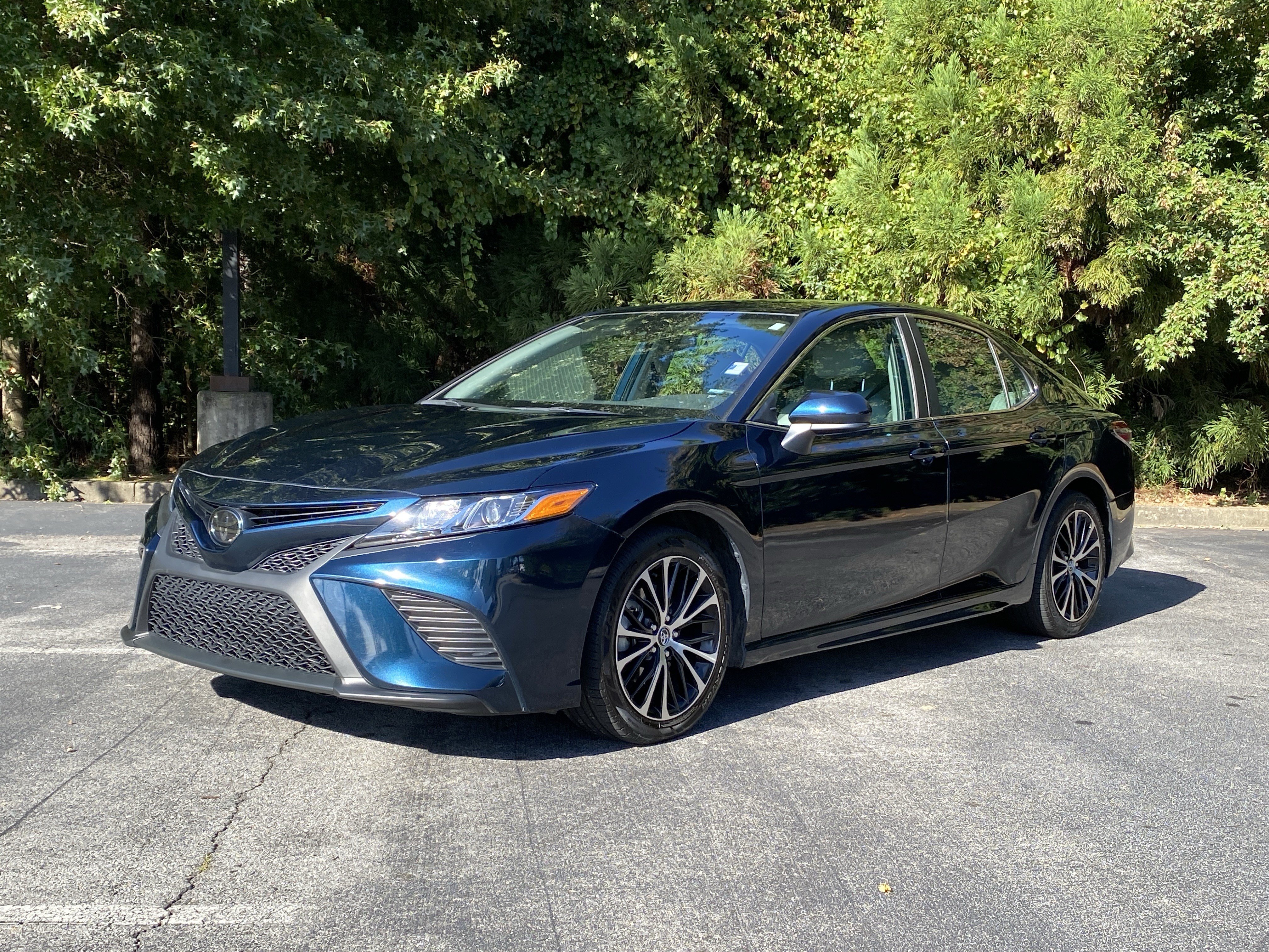 Used 2020 Toyota Camry SE FWD image 5