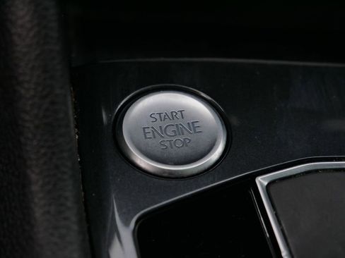 Used 2020 Volkswagen Tiguan SE w/ Panoramic Sunroof Package image 41