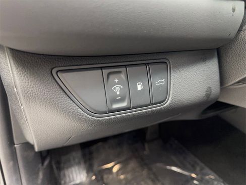 Used 2025 Genesis G70 2.5T image 55