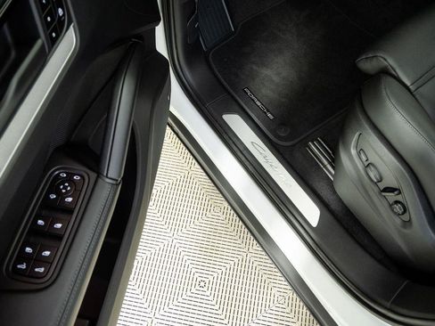 New 2026 Porsche Cayenne Coupe AWD/4WD image 8