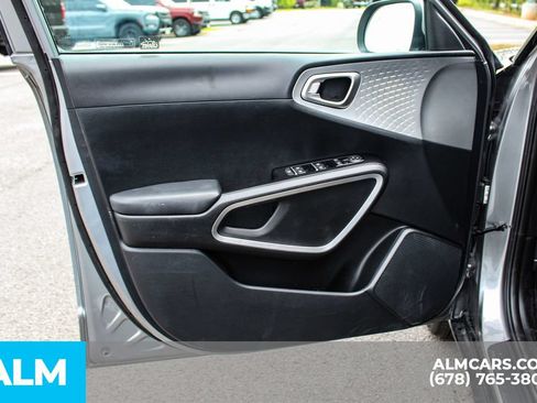Used 2025 Kia Soul LX w/ LX Technology Package FWD image 36