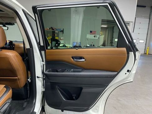 Certified 2024 Nissan Pathfinder Platinum w/ Cargo Package AWD/4WD image 27