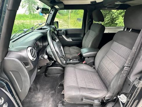 Used 2011 Jeep Wrangler Sahara w/ Dual Top Group AWD/4WD image 10