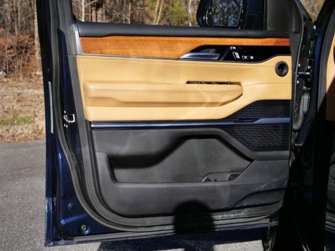 Used 2022 Jeep Grand Wagoneer Series III w/ Rear Seat Video Group 1 image 25