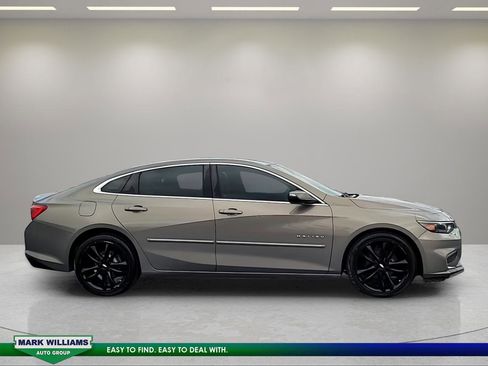 Used 2018 Chevrolet Malibu LT w/ Leather Package image 2